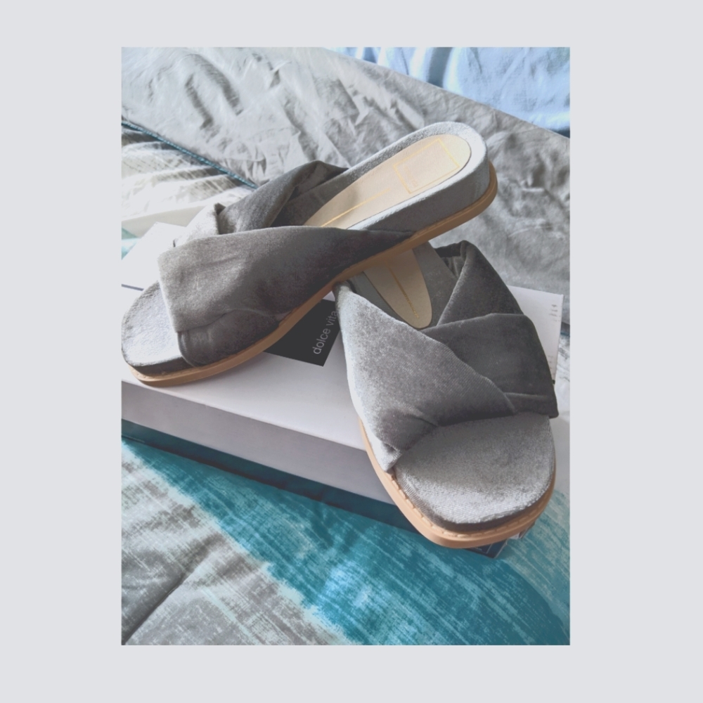 MSRP $90 Size 6 Women's Dolce Vita Golda Knotted Velvet Slipper Sandals NWB
